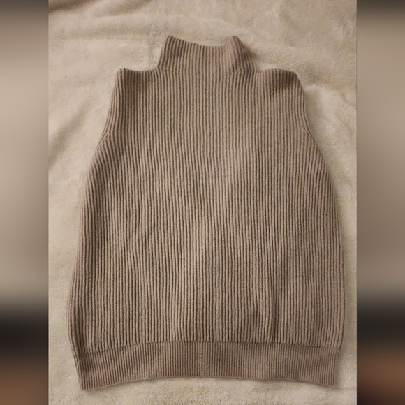 The Row 100% Cashmere Sweater - Picture 2 of 5